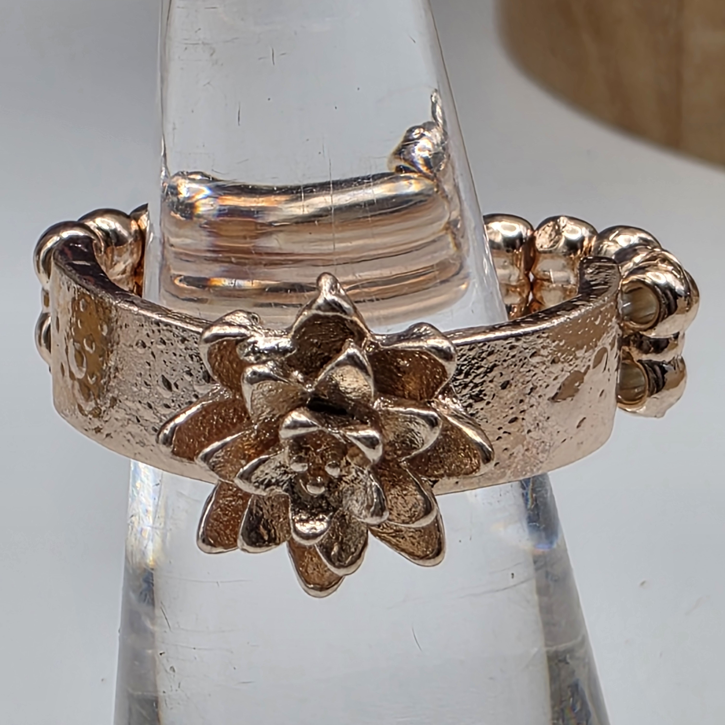 Elegant Rose Gold Floral Ring 683